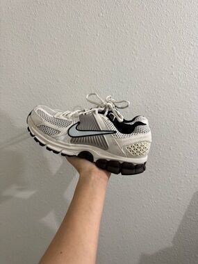 White Nike vomero
